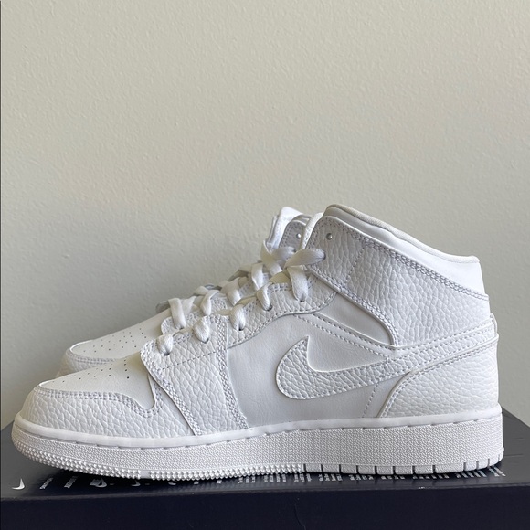 Nike Air Jordan 1 Rose Custom - Picture 4 of 8